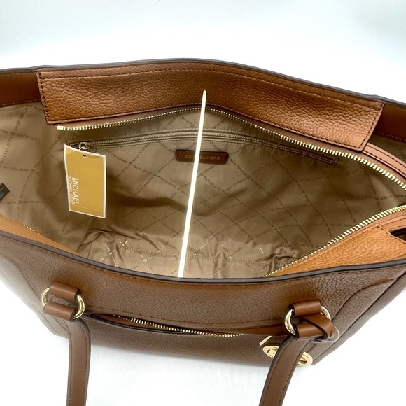 Michael Kors Large Carine Tote Bag & Trifold Wallet - Picture 8 of 13